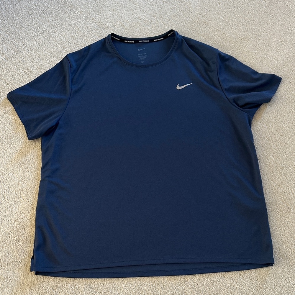 Nike Men's Navy Short Sleeve Tee